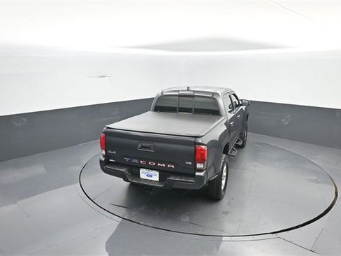 Used 2018 Toyota Tacoma SR image 30