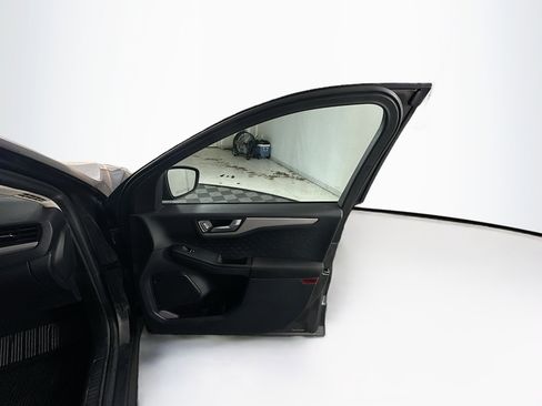 Used 2020 Ford Escape SE image 31