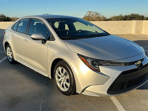 Used 2025 Toyota Corolla LE image 14