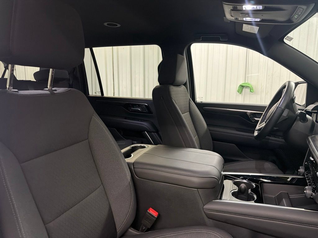 Used 2025 Chevrolet Suburban LS RWD image 23