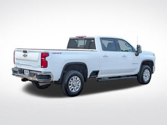 Used 2024 Chevrolet Silverado 2500 LTZ w/ LTZ Convenience Package AWD/4WD video 3