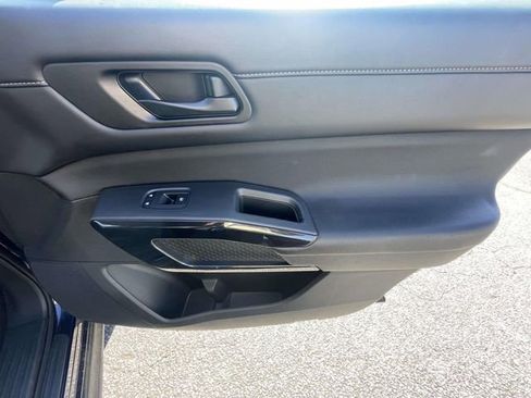 Used 2025 Nissan Pathfinder SV FWD image 15
