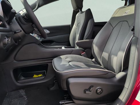 New 2026 Chrysler Pacifica Limited w/ S Appearance Package image 35