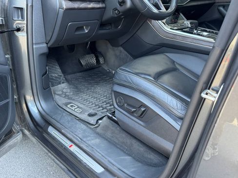 Used 2019 Audi Q8 Premium Plus w/ Premium Plus AWD/4WD image 15