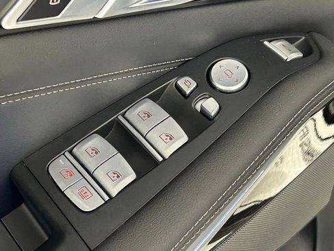 Used 2025 BMW X7 xDrive40i w/ M Sport Package AWD/4WD image 41