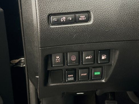 Used 2019 Nissan Rogue SV AWD/4WD image 17