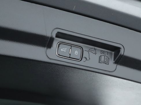 Used 2021 Ford Explorer XLT w/ Equipment Group 202A image 19