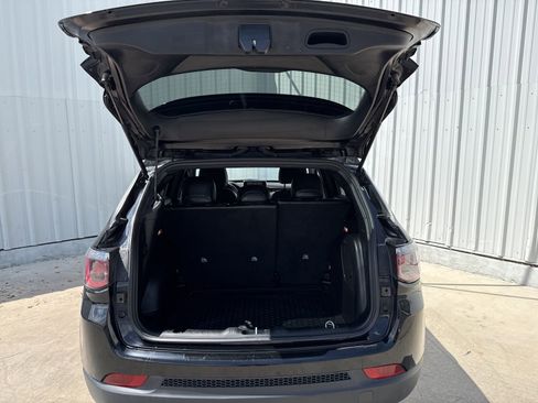 Used 2025 Jeep Compass Latitude w/ Sun & Sound Group image 8