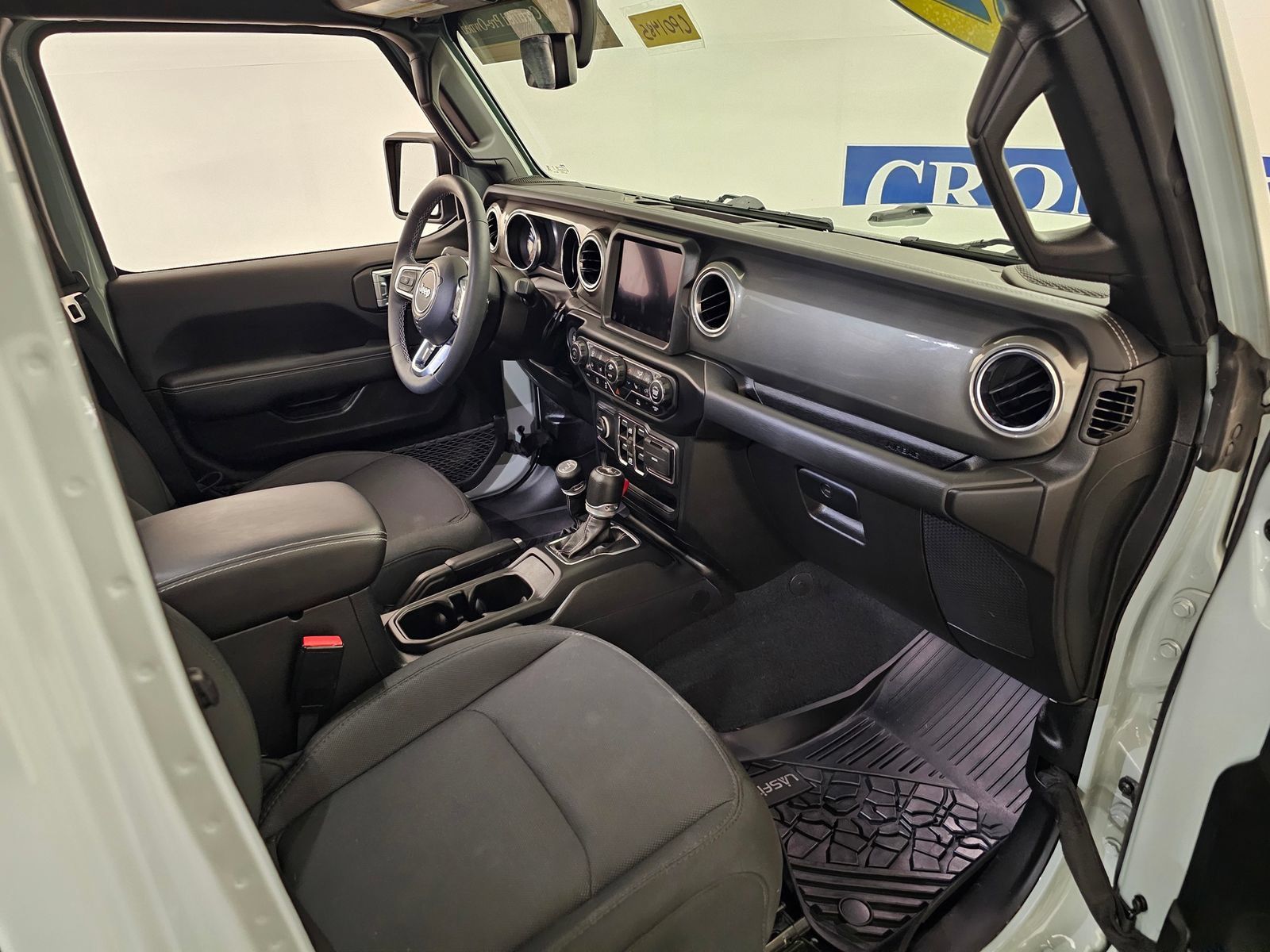 Used 2023 Jeep Wrangler Unlimited Sahara w/ Cold Weather Group AWD/4WD image 32
