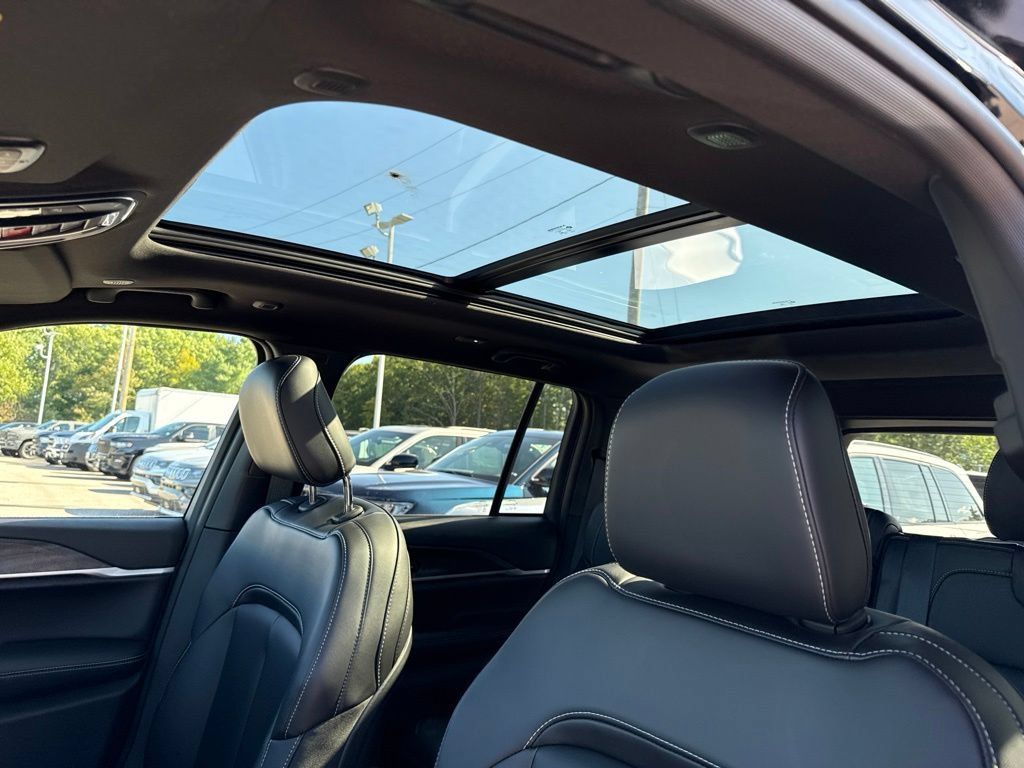 New 2027 Jeep Grand Cherokee Limited AWD/4WD image 15