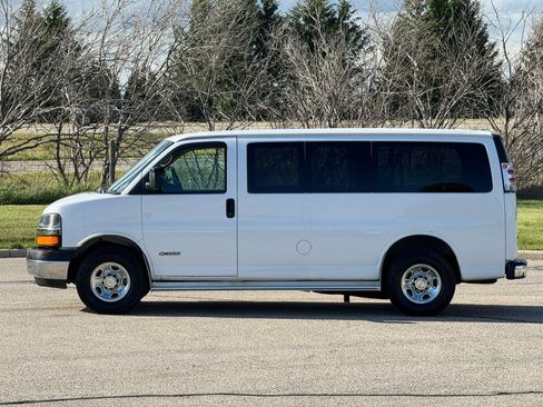 Used 2005 Chevrolet Express 3500 Passenger w/ LS Preferred Equipment Group RWD image 4