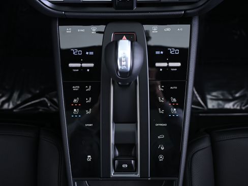 Certified 2025 Porsche Macan image 43