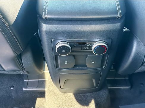 Used 2022 Ford Explorer XLT w/ Equipment Group 202A image 20