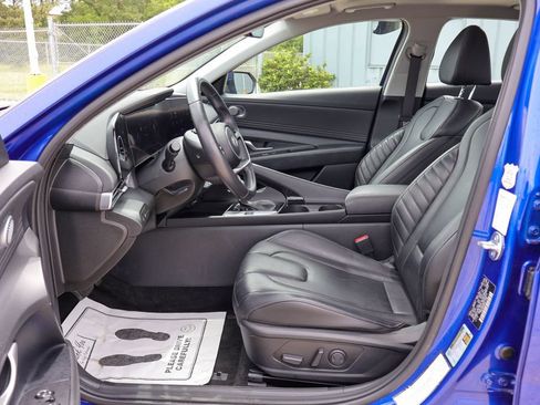Used 2025 Hyundai Elantra Limited FWD image 7