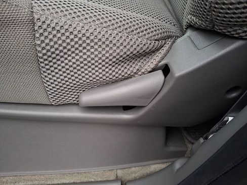 Used 2018 Nissan Frontier SV image 8