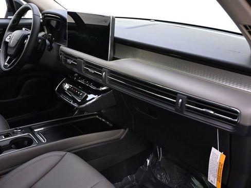 New 2026 Lincoln Corsair Premiere image 15