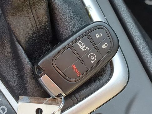 Used 2014 Jeep Cherokee Latitude w/ Comfort/Convenience Group FWD image 40