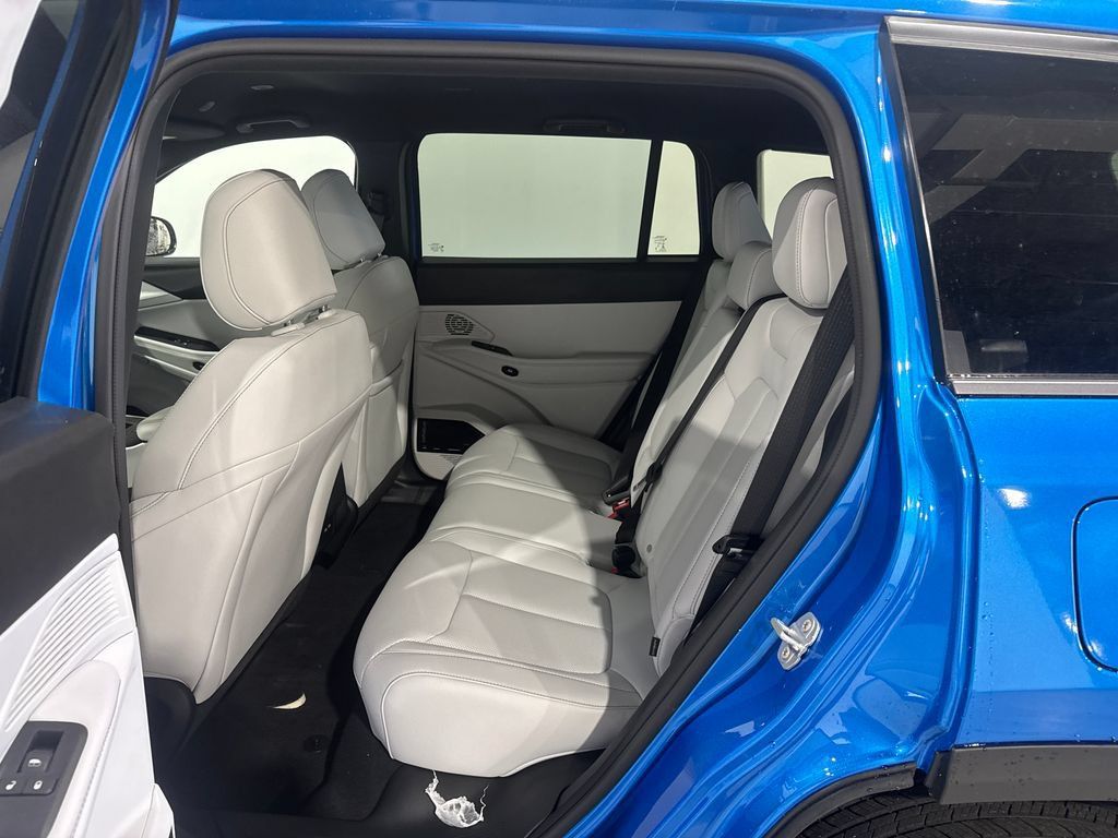 New 2026 Jeep Cherokee Limited AWD/4WD image 18