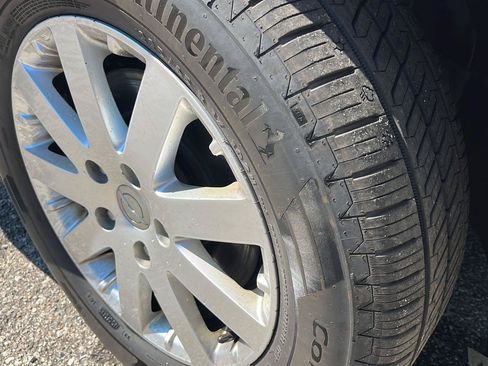 Used 2016 Chrysler Town & Country Touring FWD image 25