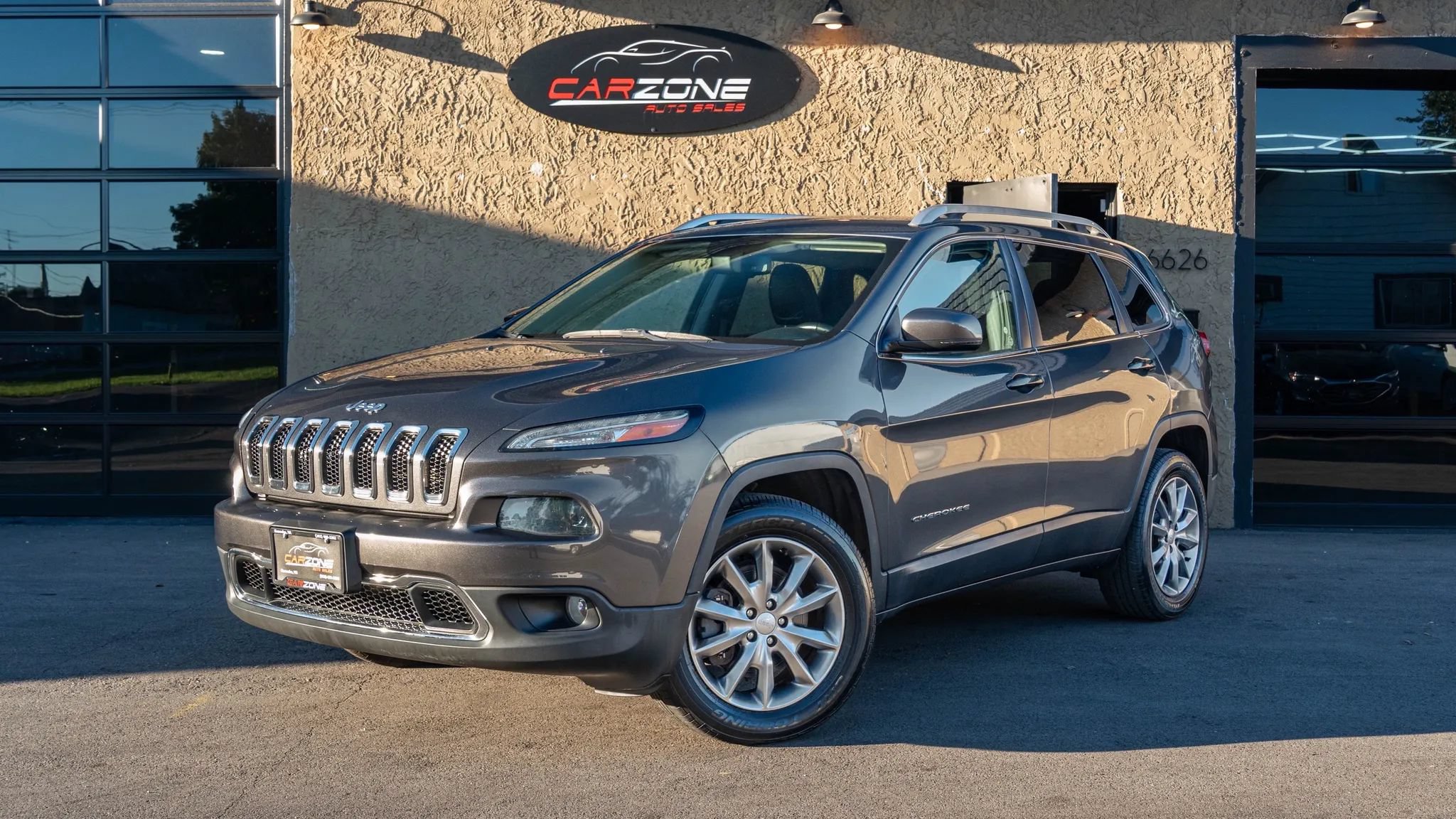 Used 2018 Jeep Cherokee Limited AWD/4WD image 9
