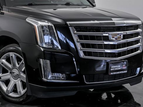 Used 2020 Cadillac Escalade ESV Luxury image 2