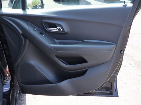 Used 2022 Chevrolet Trax LT w/ LT Convenience Package image 23