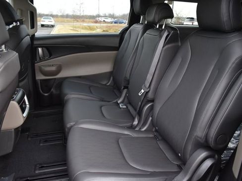 New 2026 Kia Carnival LXS image 18