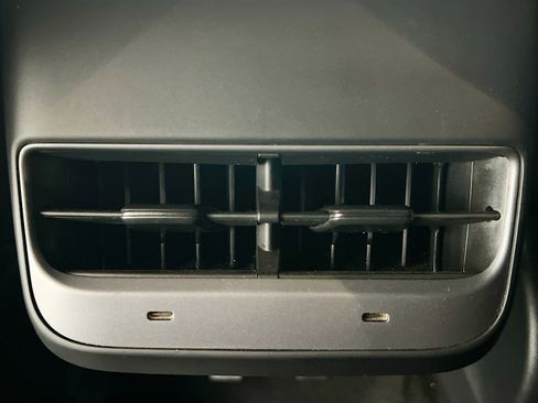 Used 2022 Tesla Model Y Performance image 19