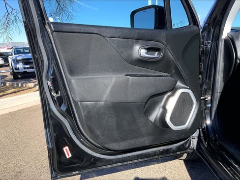 Used 2018 Jeep Renegade Latitude image 21