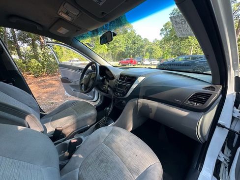 Used 2017 Hyundai Accent SE FWD image 18