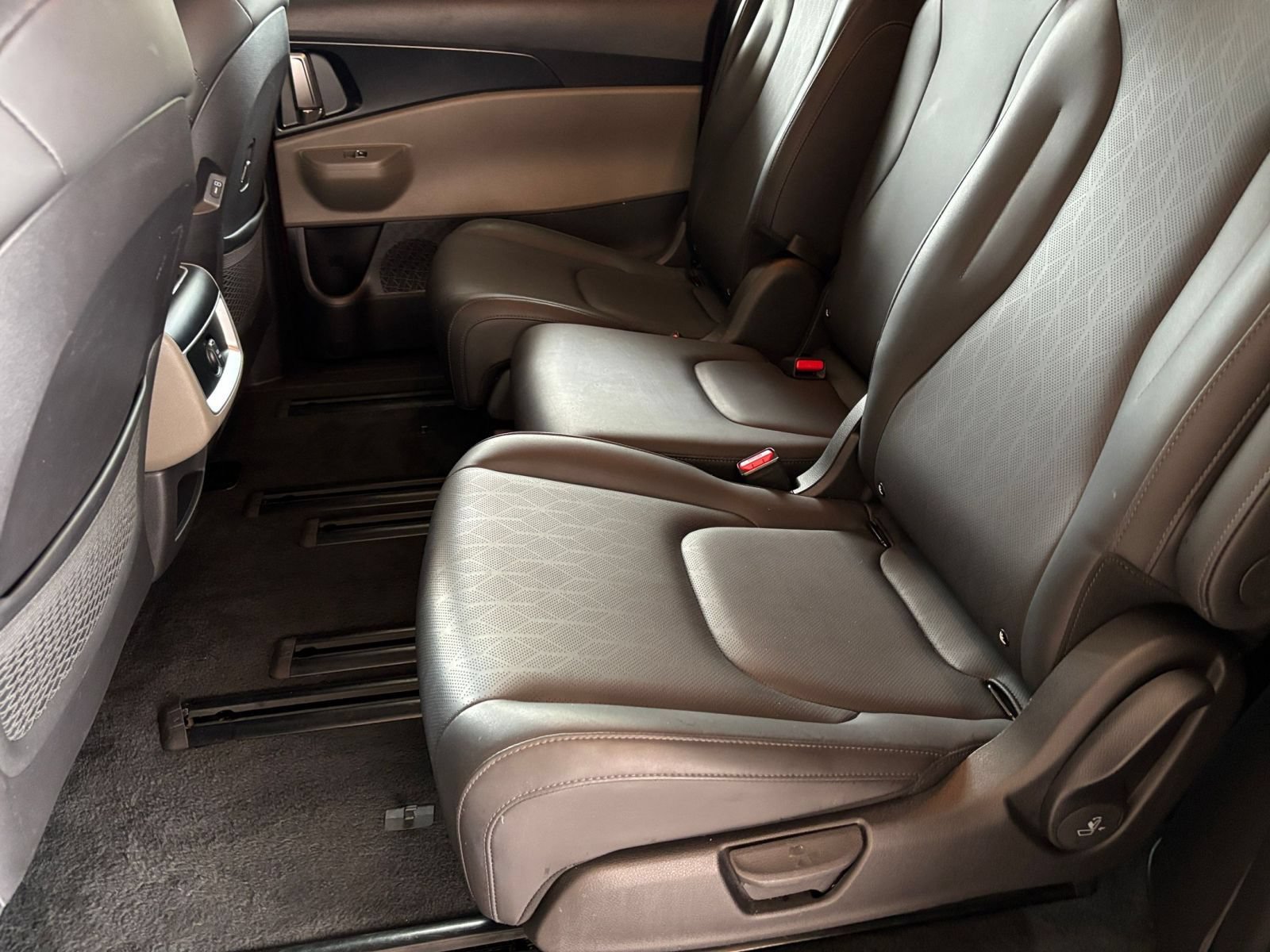 Used 2026 Kia Carnival FWD image 26