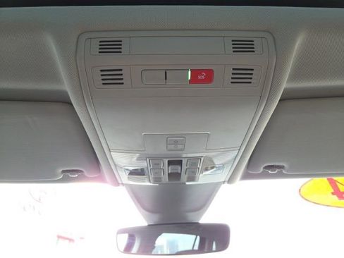 Used 2024 Volkswagen Tiguan SE w/ Panoramic Sunroof Package image 22