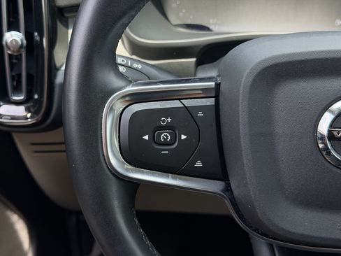 Used 2023 Volvo XC40 B4 Plus w/ Climate Package FWD image 18