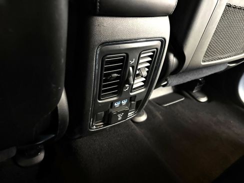 Used 2019 Jeep Grand Cherokee Limited image 32