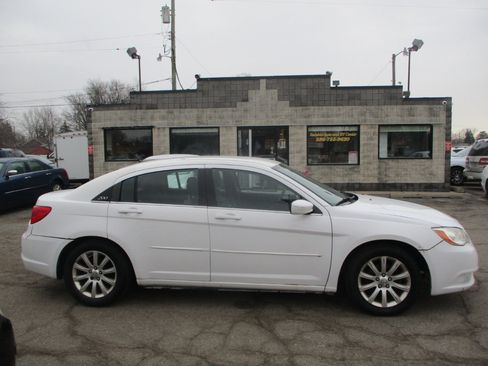 Used 2013 Chrysler 200 Touring image 2