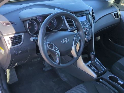 Used 2017 Hyundai Elantra GT image 2