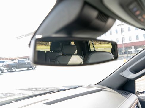 Used 2025 GMC Yukon Denali image 24