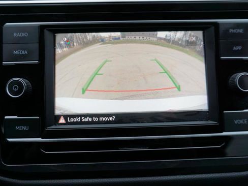 Used 2020 Volkswagen Tiguan S image 20