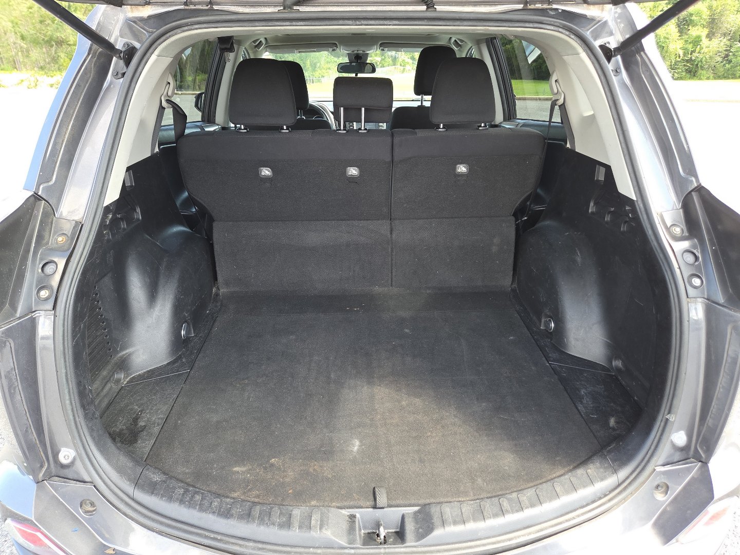 Used 2018 Toyota RAV4 XLE w/ Plus Extra Value Package FWD image 18