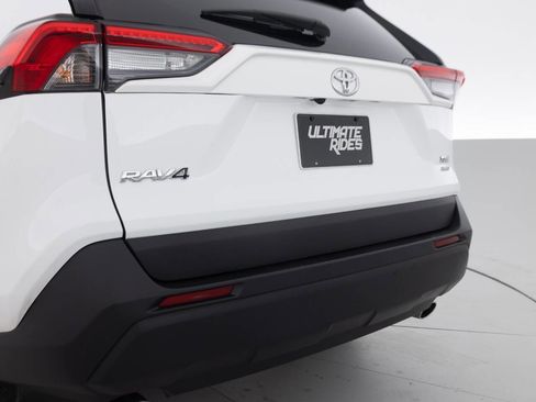 Used 2020 Toyota RAV4 XLE w/ Convenience Package AWD/4WD image 17