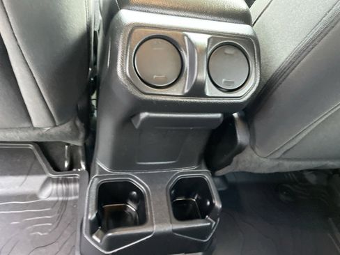 Used 2022 Jeep Gladiator Sport image 11