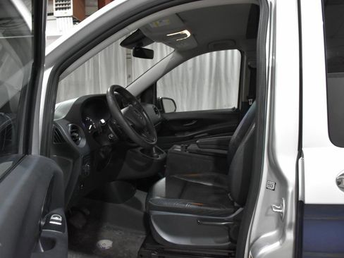 Used 2016 Mercedes-Benz Metris Passenger image 31