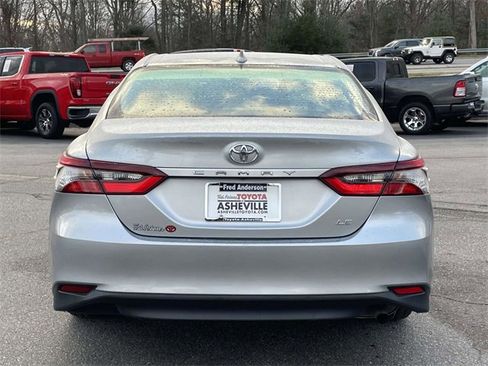 Used 2022 Toyota Camry LE image 4