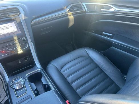 Used 2018 Ford Fusion SE w/ Fusion SE Technology Package image 15