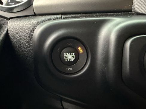 Used 2021 Jeep Gladiator Sport image 20