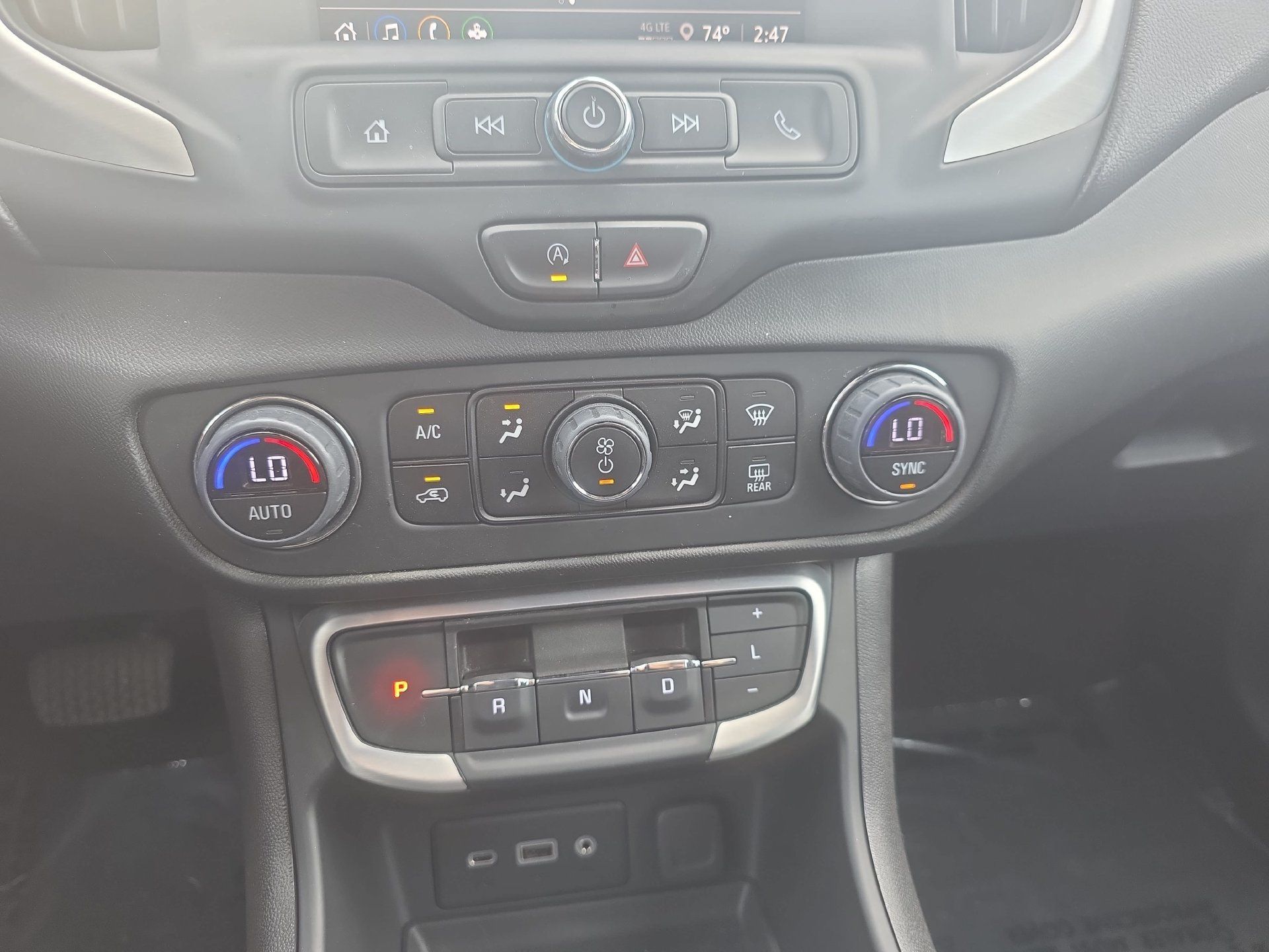 Used 2024 GMC Terrain SLE w/ Driver Convenience Package FWD image 23