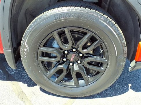 Used 2024 GMC Sierra 1500 Elevation AWD/4WD image 17