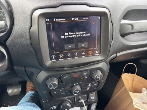 Used 2021 Jeep Renegade Limited image 9