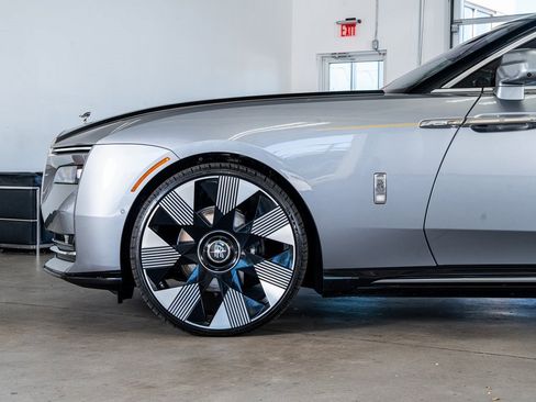 Used 2024 Rolls-Royce Spectre w/ Spectre Launch Package image 10