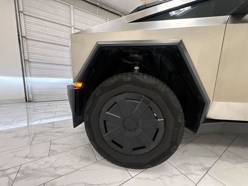 Used 2025 Tesla Cybertruck AWD Crew Cab image 34